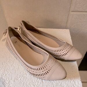 Great condition light pink suede flats ladies 7.5